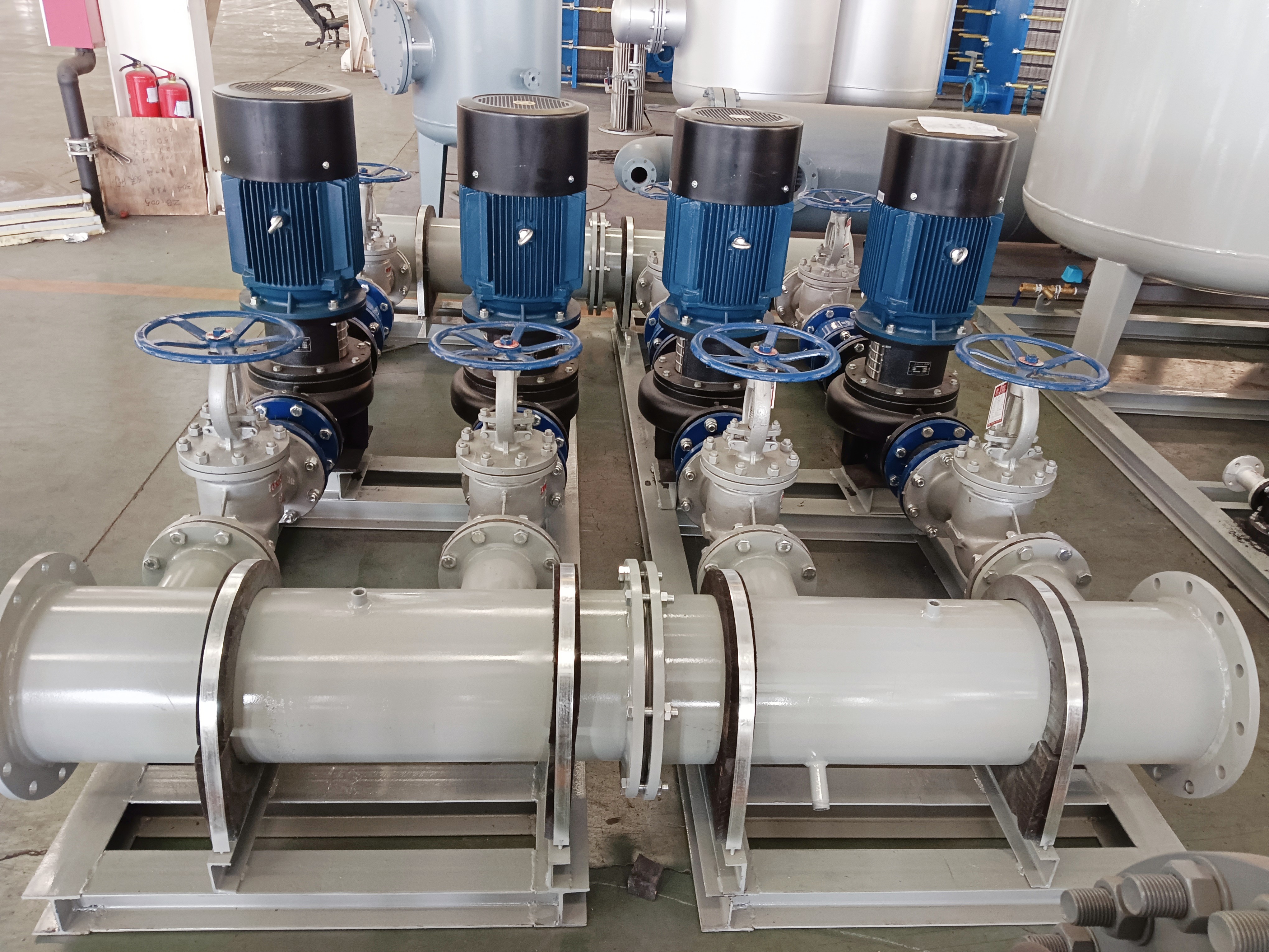 ¿Cuáles son las ventajas de usar una enfriadora enfriada por agua HVAC en edificios comerciales?